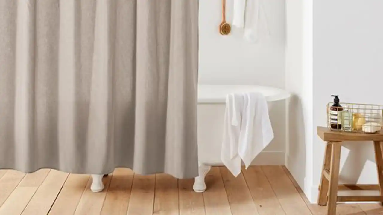 El truco definitivo para limpiar la parte baja de las cortinas de la ducha y dejarlas impolutas